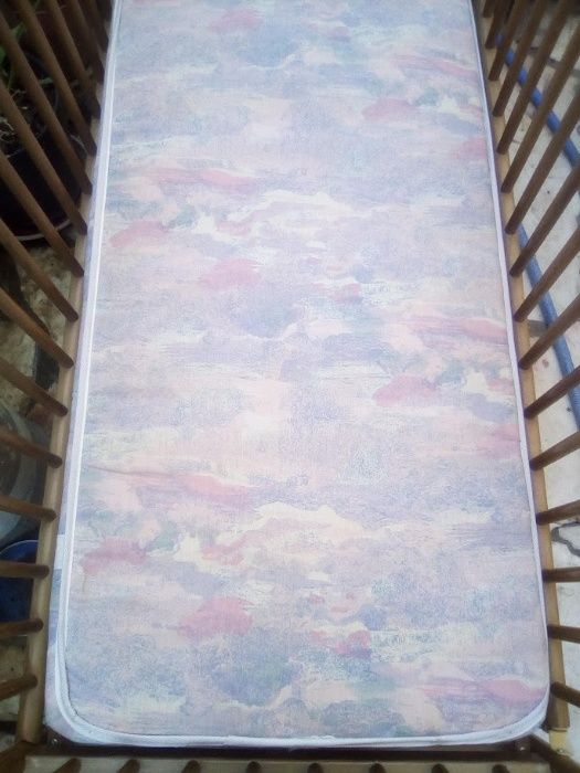 Cama de Bebé de Madeira e Colchão