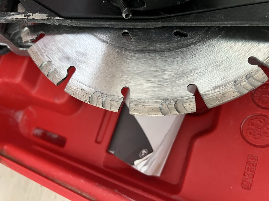 Штроборіз Hilti DC-EX 230/9 на базі болгарки  AG 230-27DB