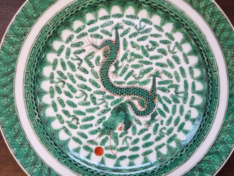 Pratos dragão a verde