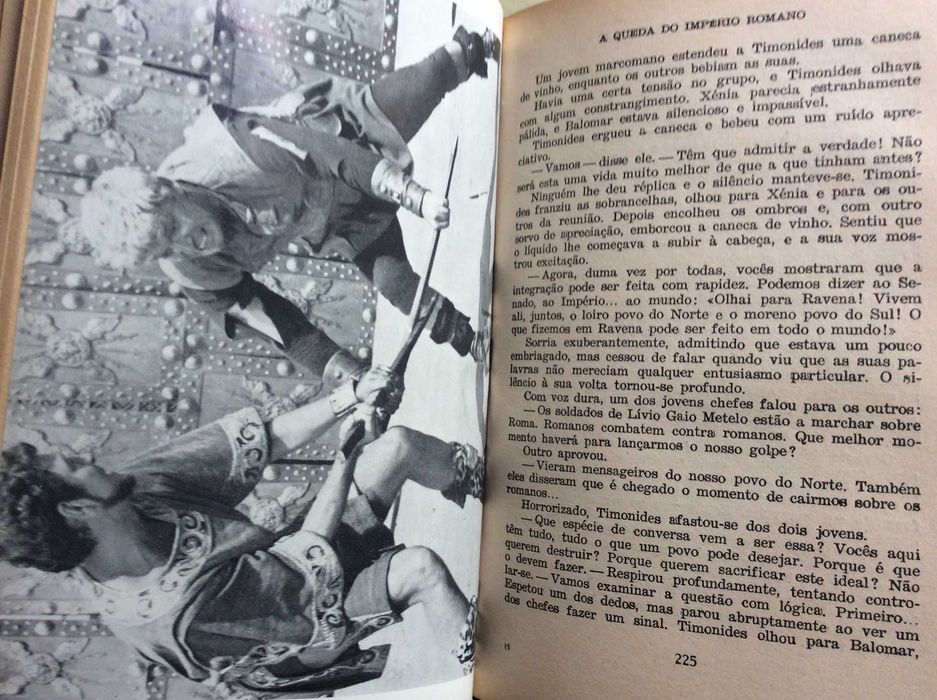 Tema: Cinema Uma edição da prestigiada Portugália editora A queda do Império romano Autor: Harry Whittington