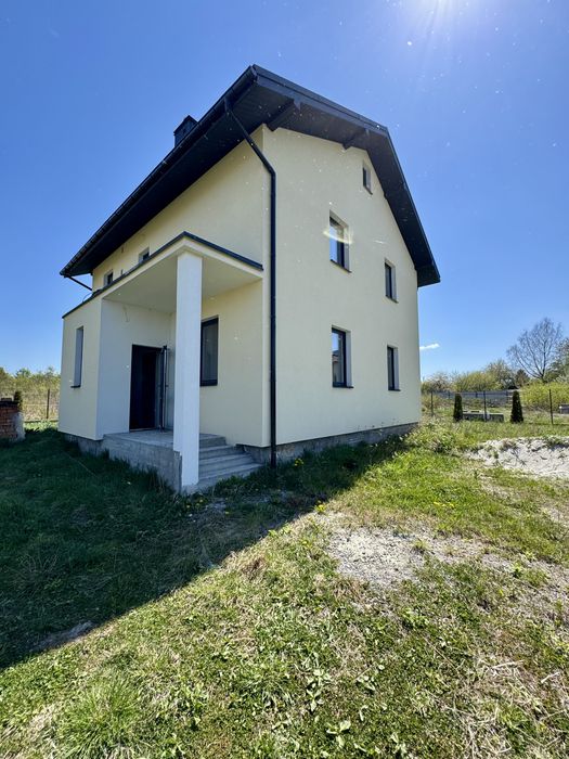 Продаж окремого будинку в Конопниці