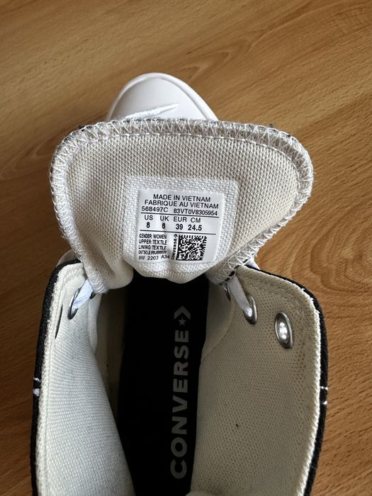 Converse Chuck Taylor All Star (preta e branca)