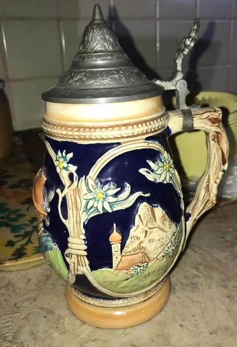 Caneca alemã cerveja colecção grés e tampa em estanho (+nas fotos)