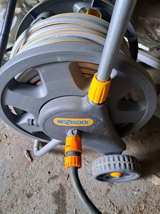 Wąż ogrodowy na wózku