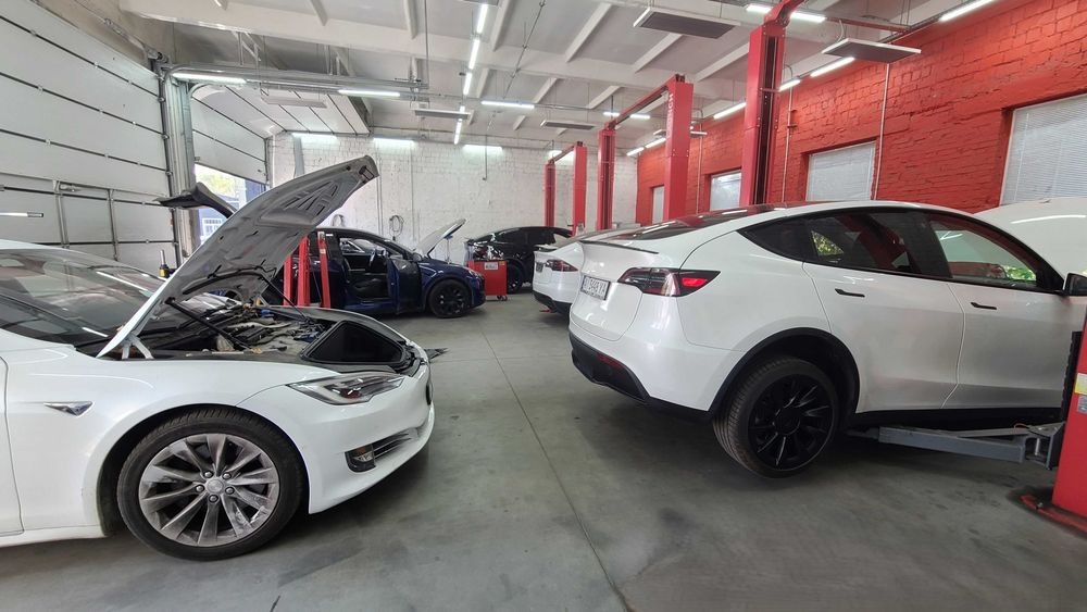 Відновлення Tesla із США. Model 3 Y X S.  Діагностика і ремонт Тесла