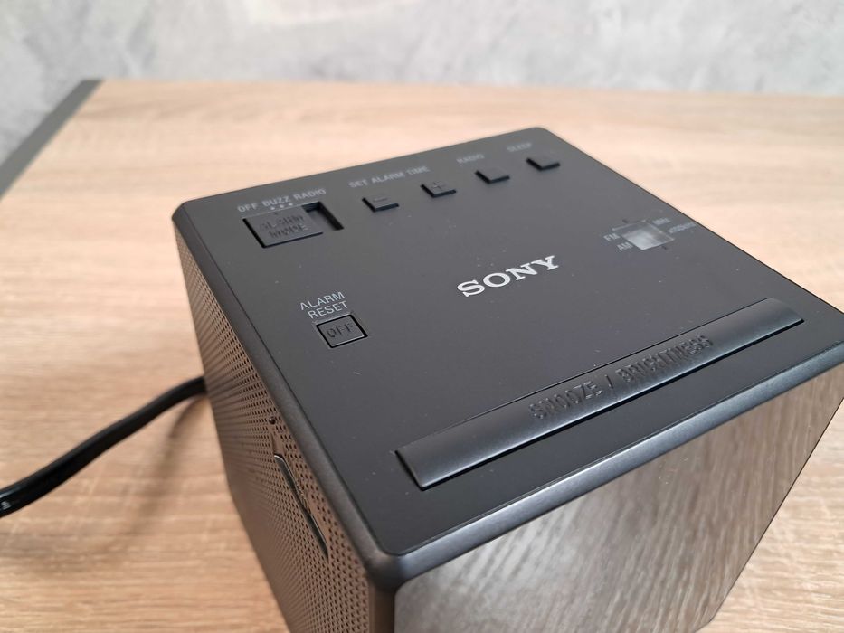 Годинник радіо будильник Sony ICFC1B