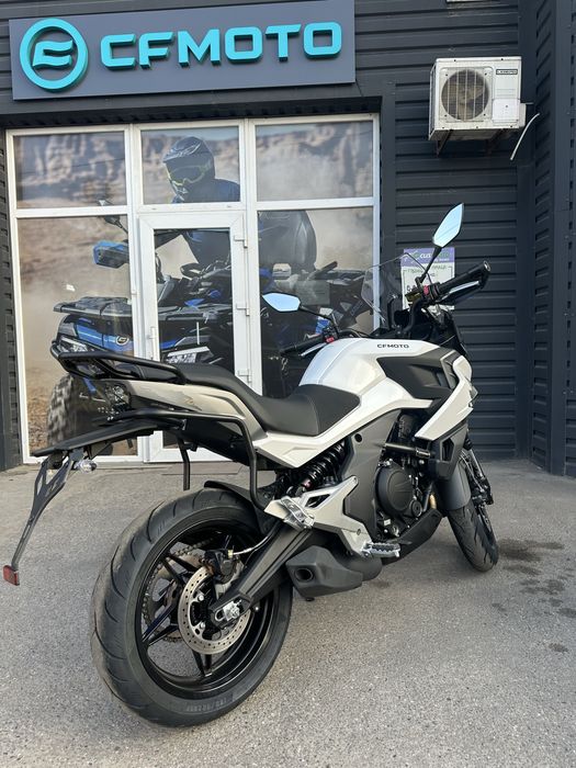 Мотоцикл CFMOTO MT700