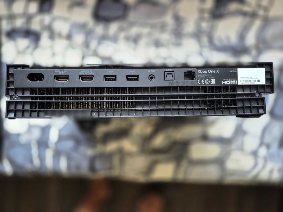 Xbox One X 1TB czarny