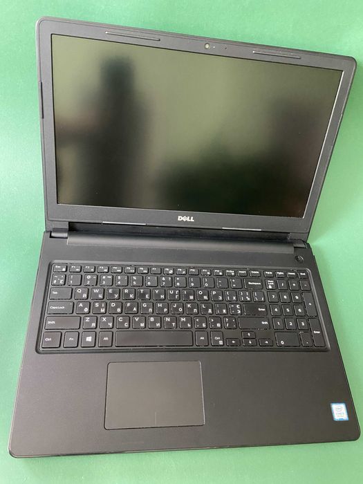 Dell Inspiron 15 | i5-8250U | AMD Radeon 520 4GB | 240GB SSD | 8GB DDR4