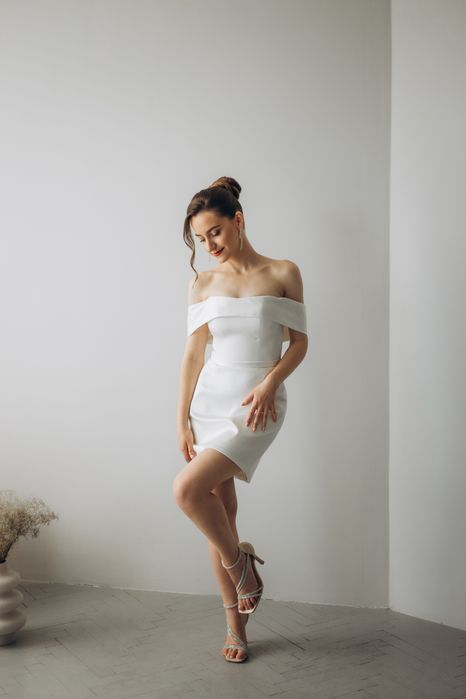 коротка весільна сукня бренду Crystal