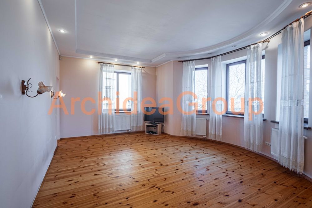 Продаж будинку у самому центрі на Печерську