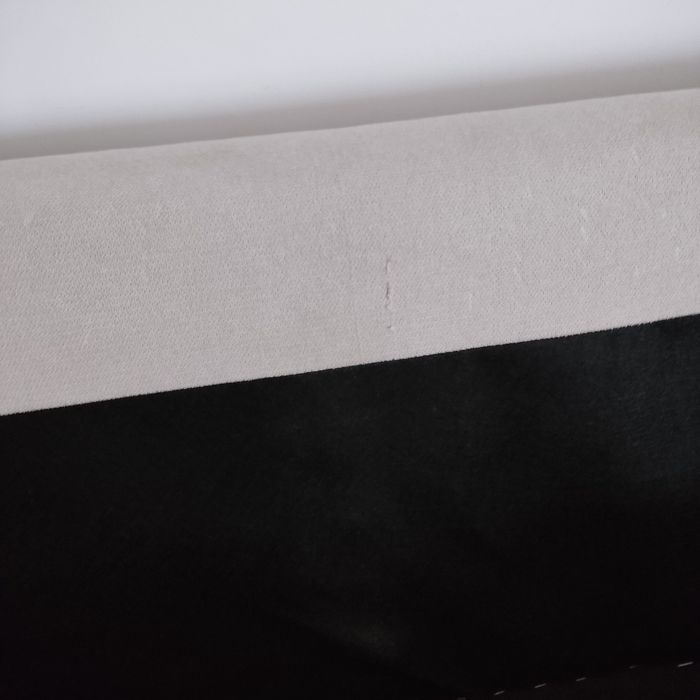 Sofá 2 lugares
Capa dos assentos e almofadas removíveis 
Medidas: 1.87