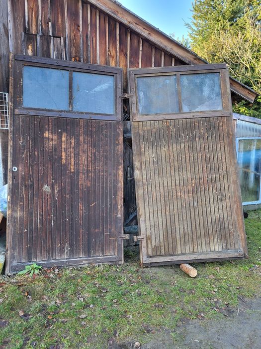 Drzwi garażowe drewniane na budowę