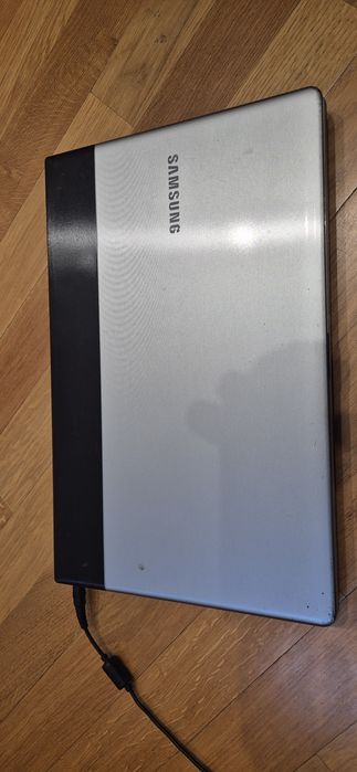 Samsung NP300E7A 17,3" i3 / 8GB / 128GB / Win10 + zasilacz