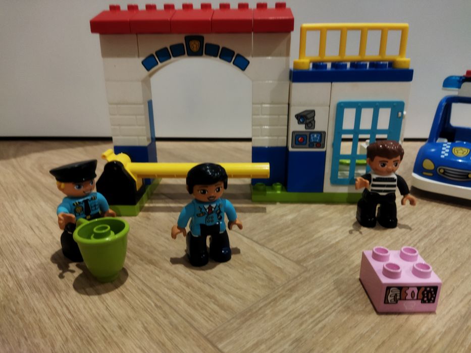 Lego Duplo. Posterunek policji i motocykle policyjne