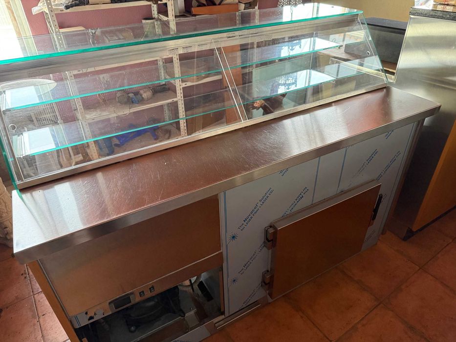 Balcão com vitrina para Café ou restaurante