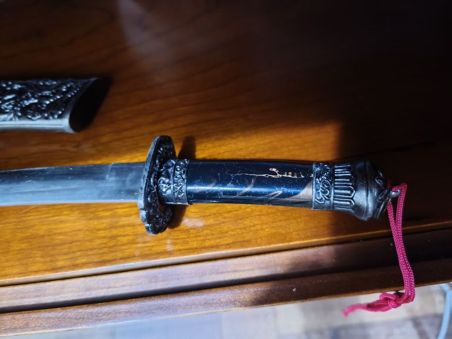 Vendo esta Espada elegância e beleza  para sua decoração