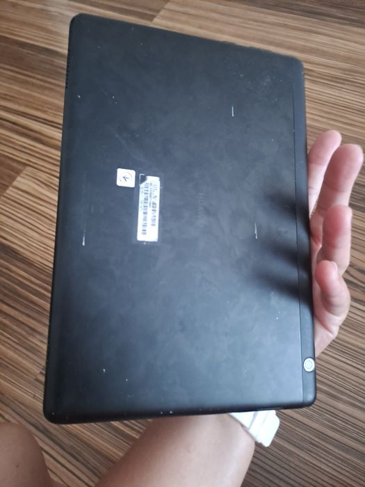 Huawei MediaPad T5  планшет 
Пише взаді