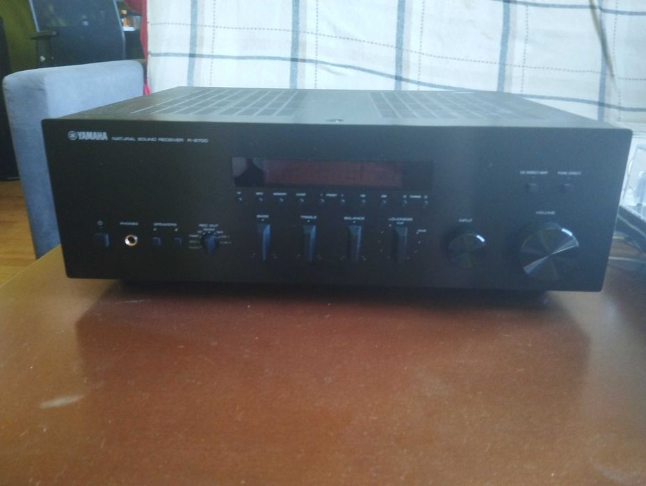 Amplituner YAMAHA S-R700