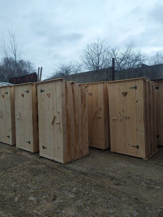 Туалет уличный. Деревянный