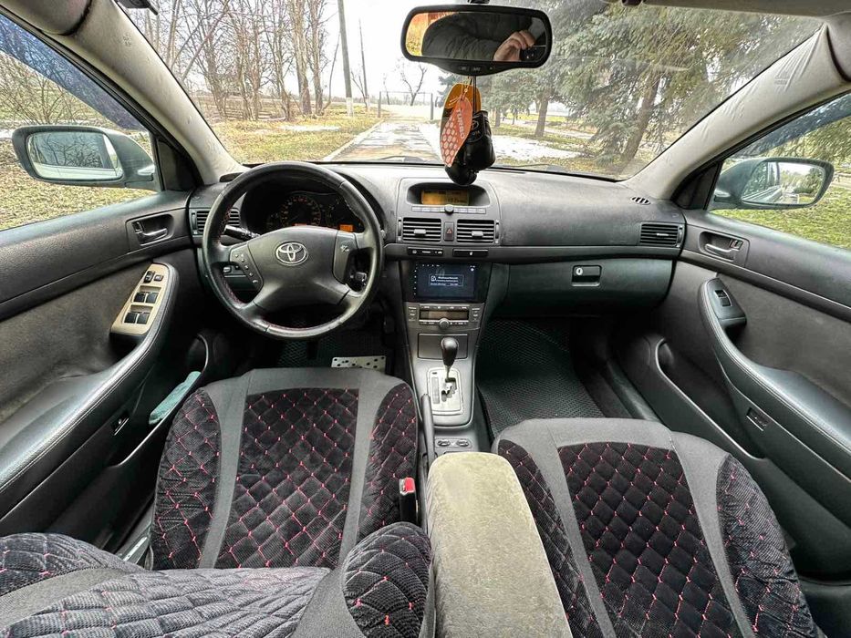 Toyota Avensis 1.8 АВТОМАТ 2003 год (газ/бензин)