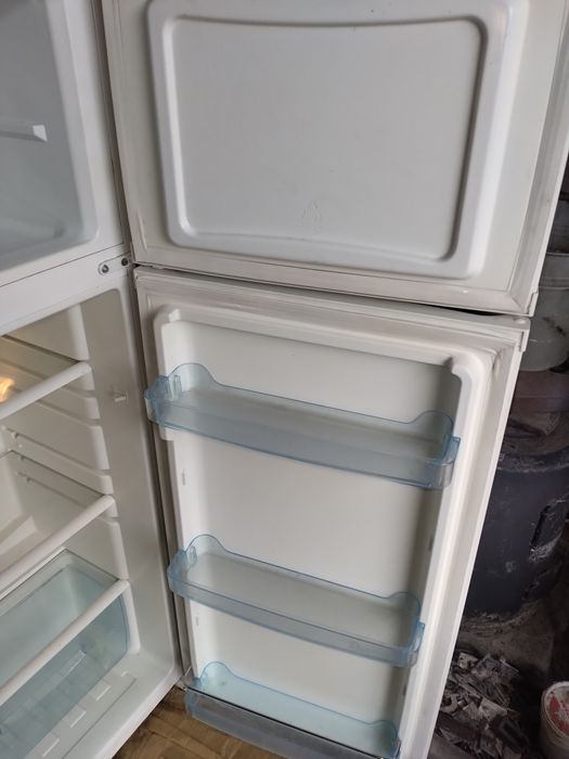 Продам двокамерний холодильник