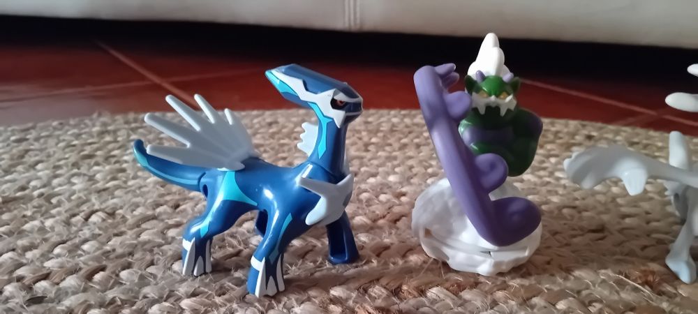 Brinquedos Pokémon e Nerf