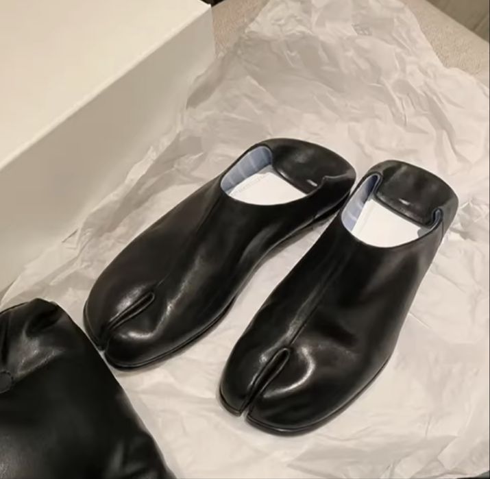 Взуття табі.