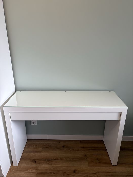 Toaletka Malm, krzesło Rosentorp IKEA