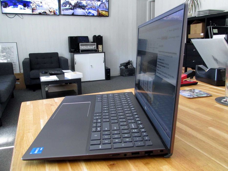 Dell Vostro 5502 15" i5 16GB 256GB laptop notebook (89)