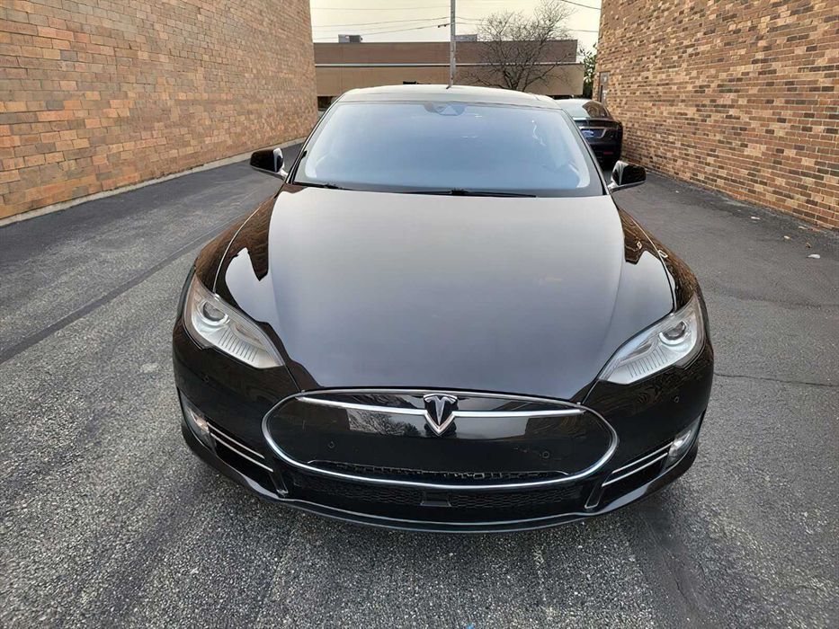 Tesla Model S      2015
