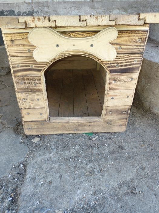 Собача дерев'яна будка