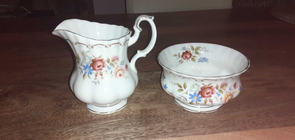 Royal Albert mlecznik z cukiernicą st.idealny