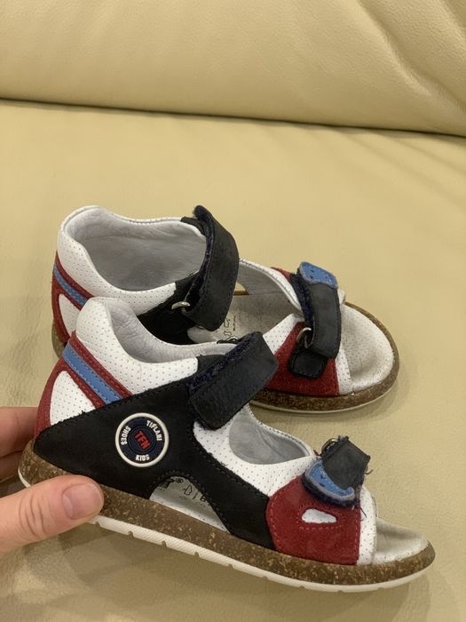 Босоніжки  шкіряні для хлопчика.