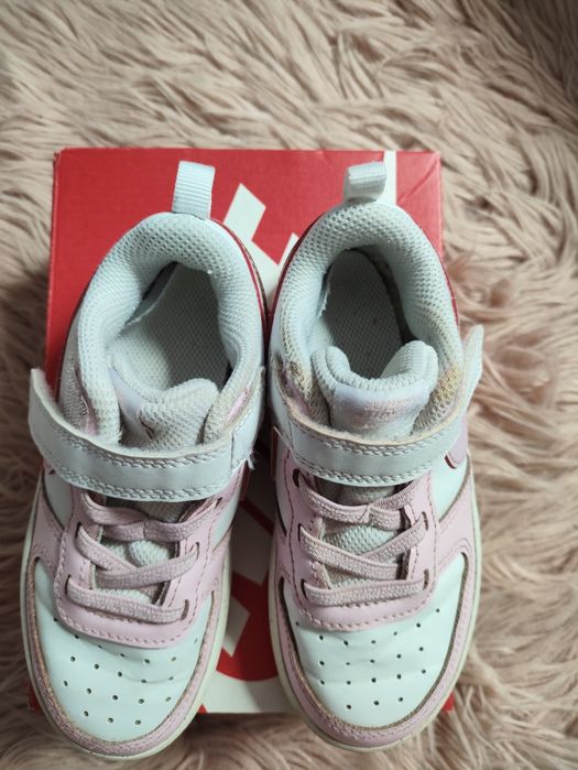 Nike dla dziewczynki 26 dł wkładki 16,8