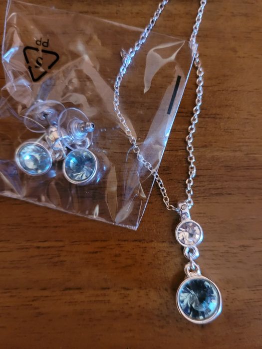 Новий набір.  Сережки + підвіска.