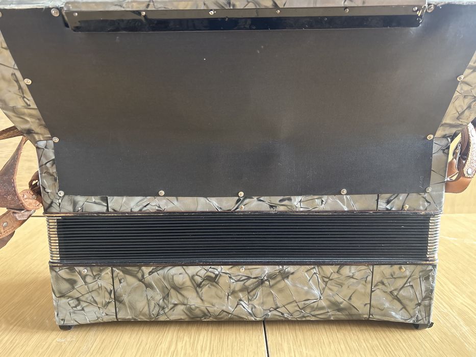 Akordeon hohner carmen 120 basów 3 chóry