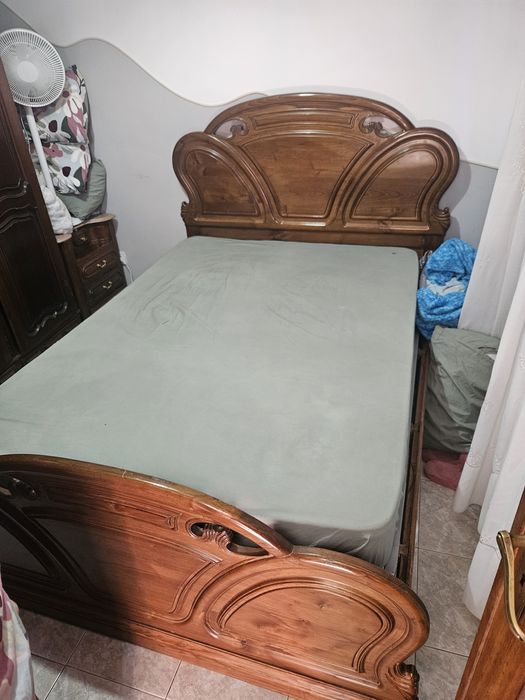 Cama de Casal em Madeira Maciça + Colchão (Negociável