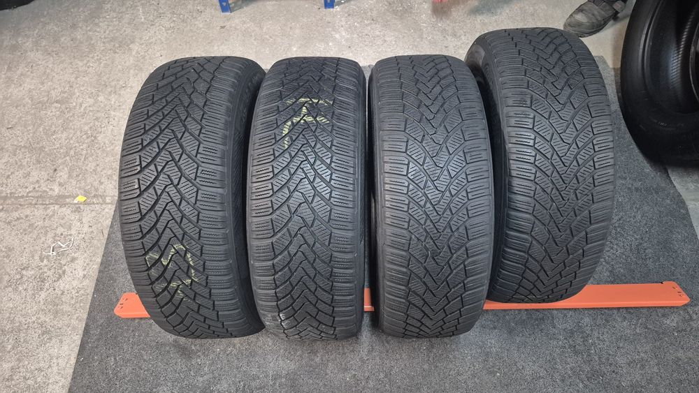 Komplet Opon Continental Contiwintercontact 205/55 R16 2015r