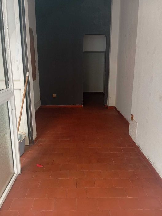 Arrenda-se pequeno espaço comercial na rua do comércio no Bombarral