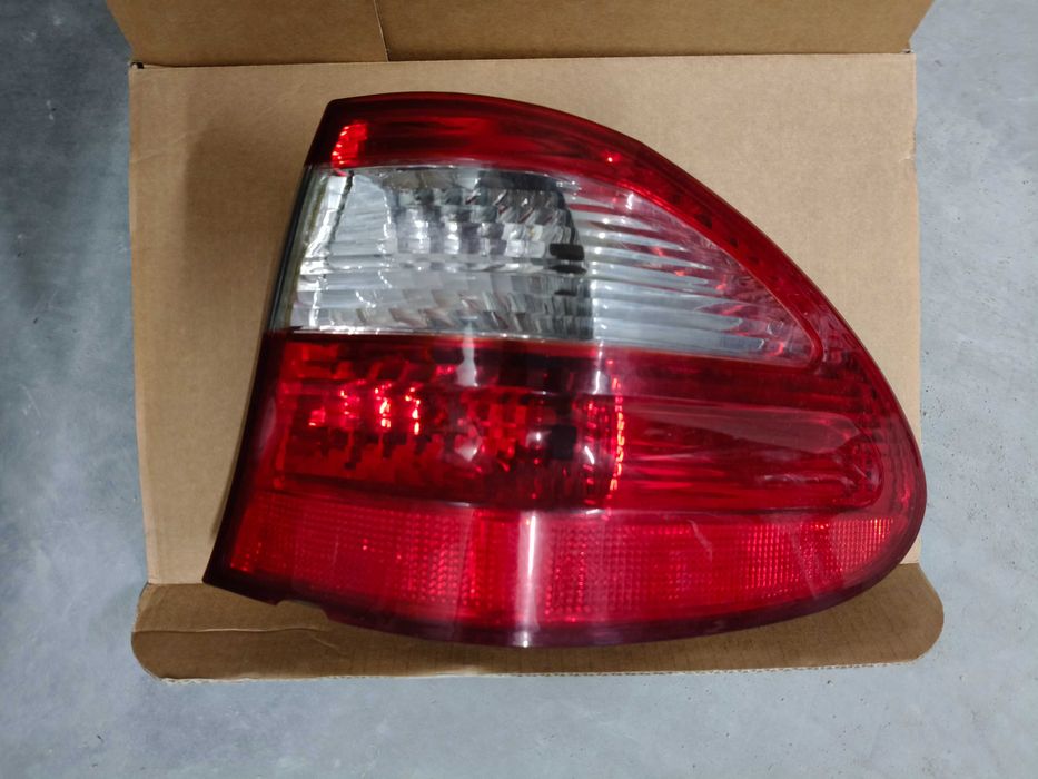 2 Farolins (interior e ilharga) do lado direito 90,00€ - Mercedes W211