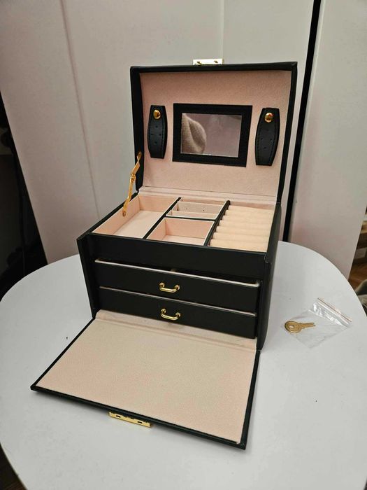 Kuferek na biżuterię organizer szkatułka na kolczyki czarny biżuteria