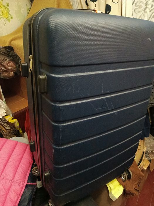 Чемодан пластиковый практичний