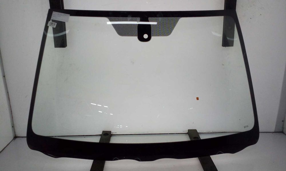 Szyba samochodowa przednia czołowa używana TOYOTA DOWÓZ