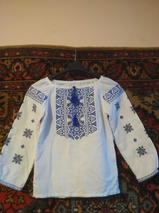 Продам блузку вишиванку на дівчинку