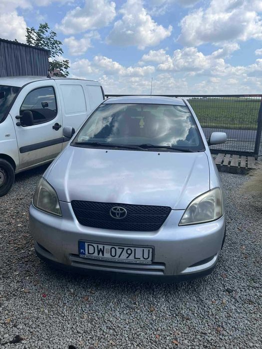 Toyota Corolla srebrna 2002
