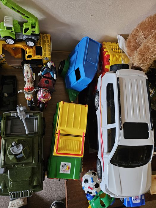 Машинки,паравозики,будтехніка,мотоцікли