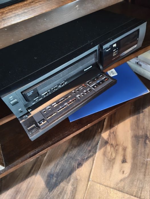 Magnetowid VHS Panasonic retro.