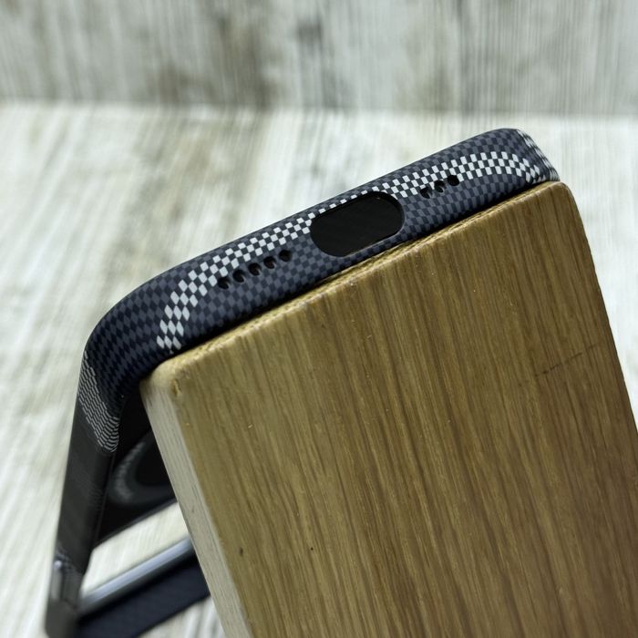Чехол тонкий Fibra Carbonite Mag на iPhone 15 Pro/ 15 Pro Max Чохол
