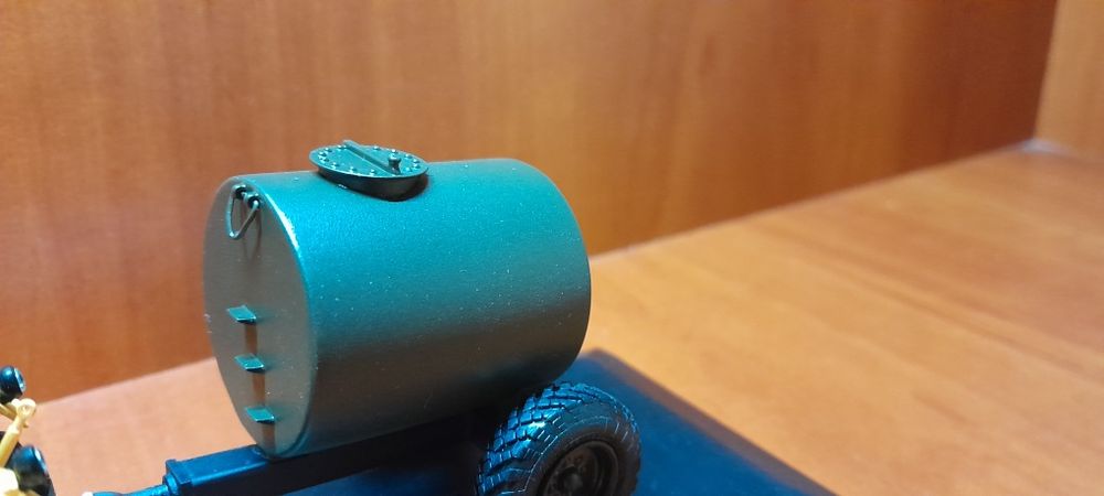 Модель прицеп бочка 3куба маштаб 1/43